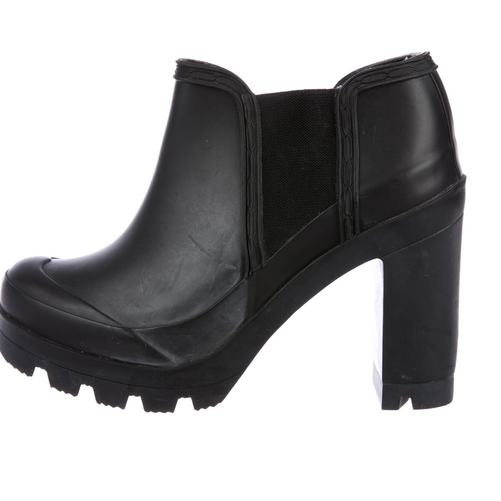 Hunter Black Rubber Chelsea Round Toe Ankle Rain Boots
